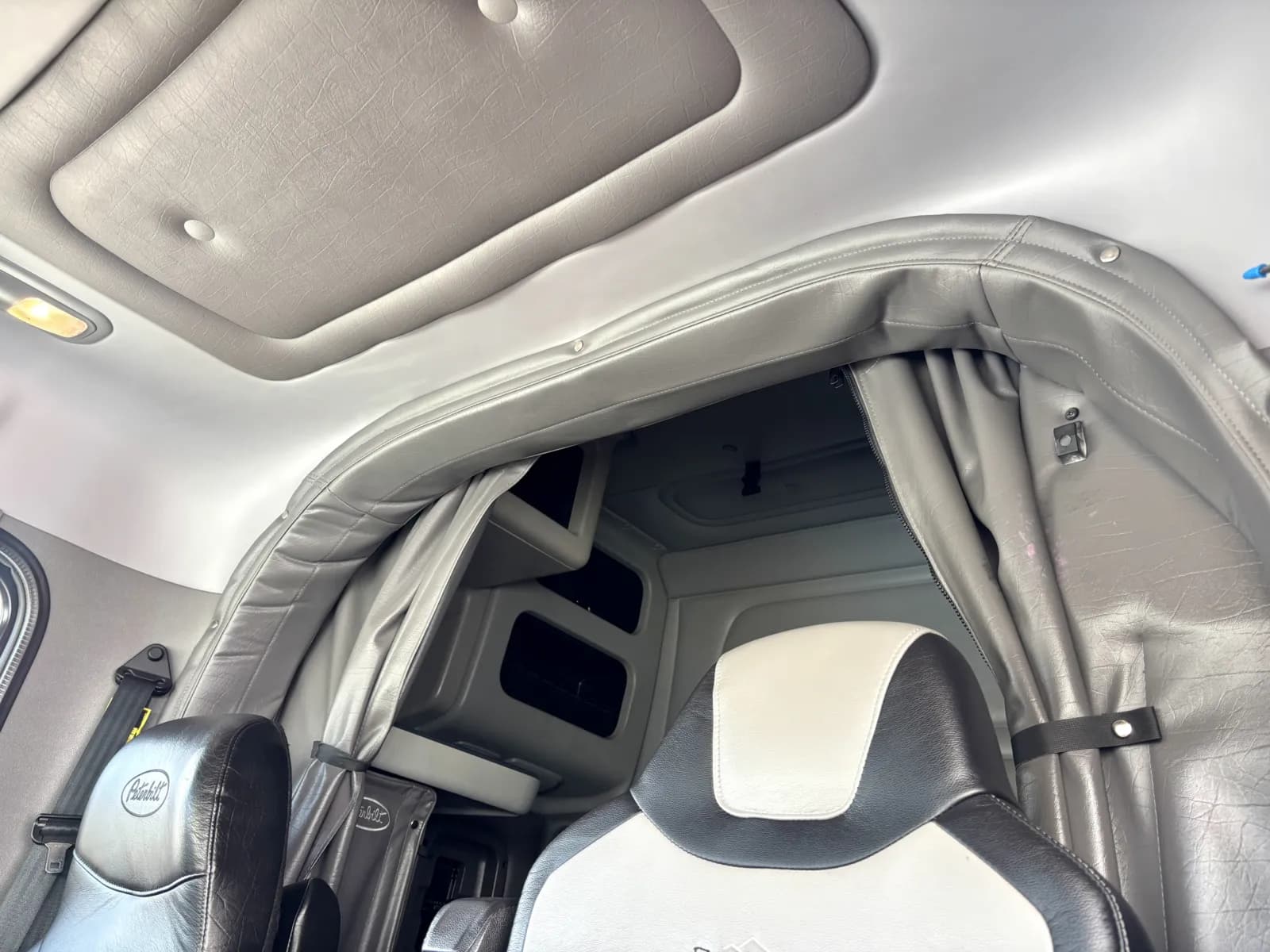 2017 Peterbilt 389 — photo 20