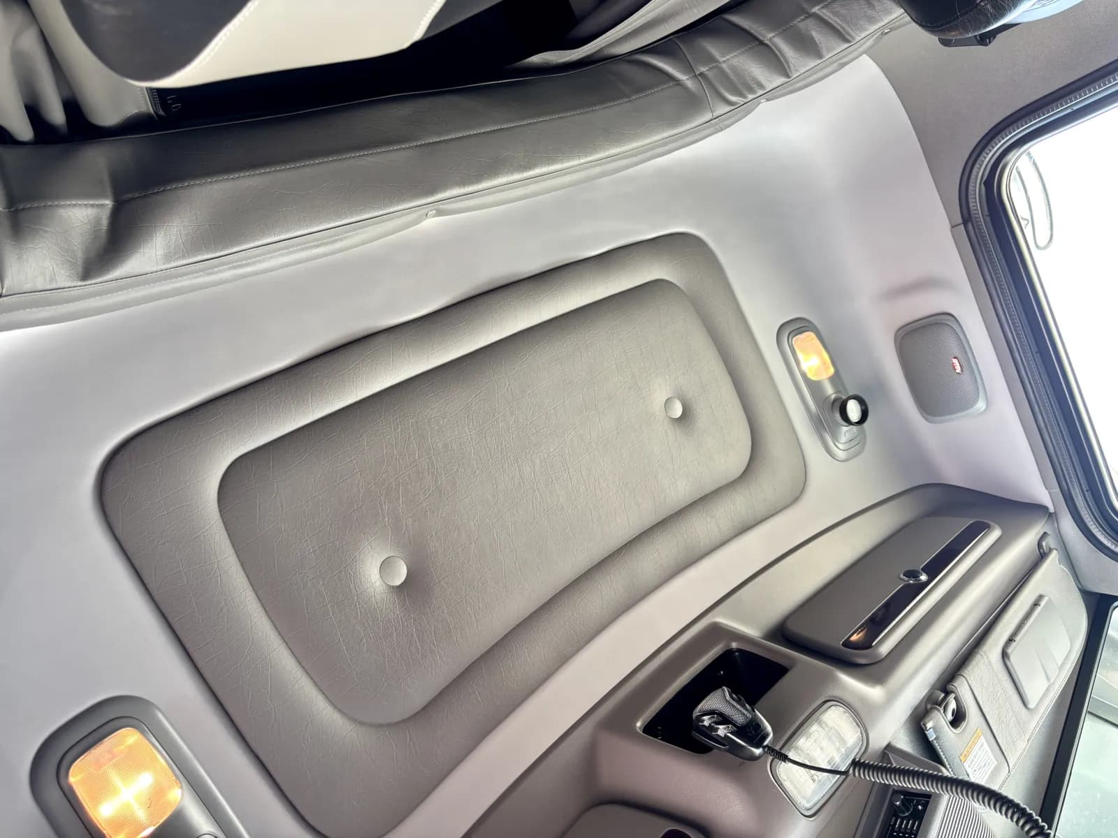 2017 Peterbilt 389 — photo 21