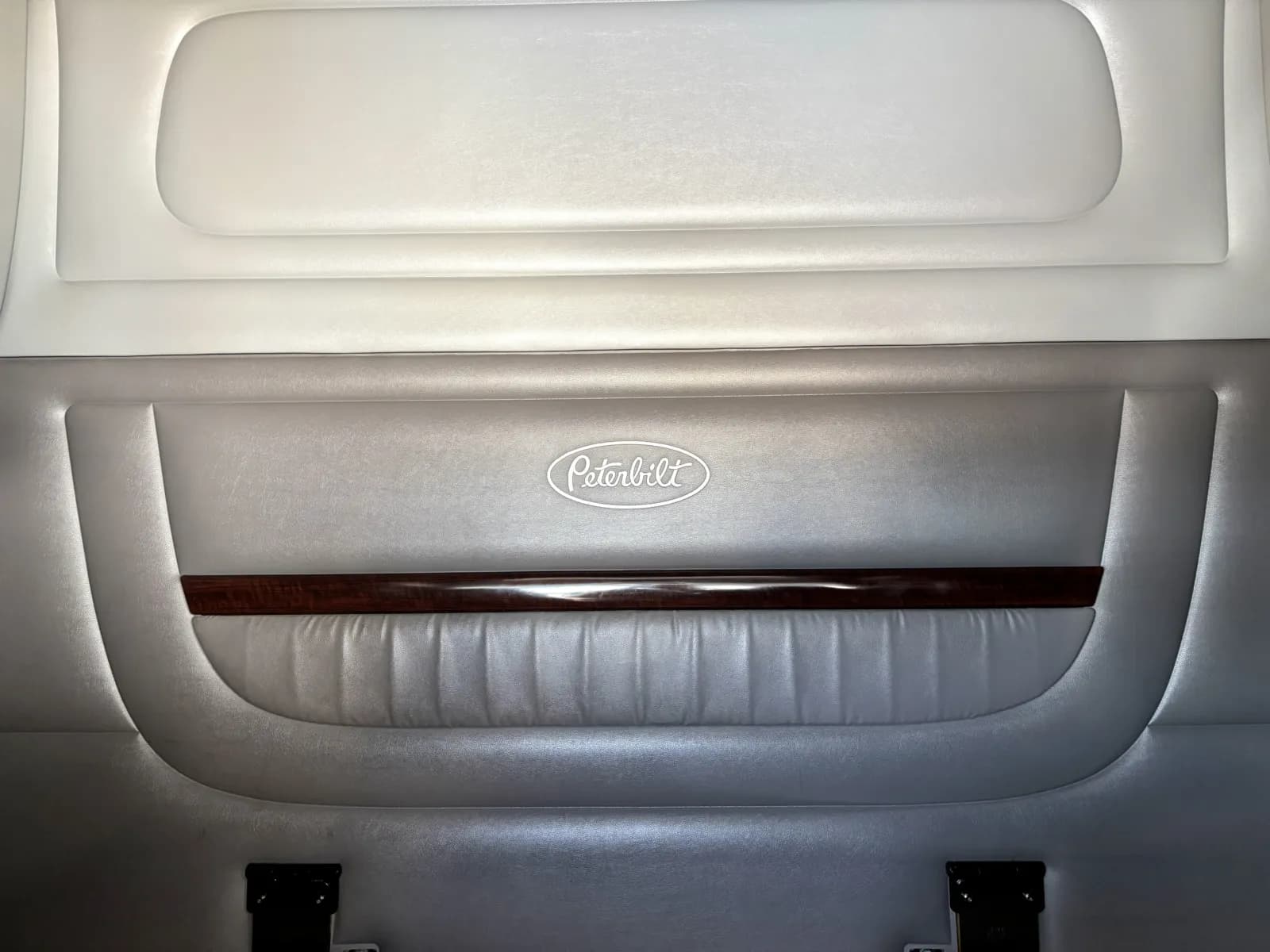 2017 Peterbilt 389 — photo 23