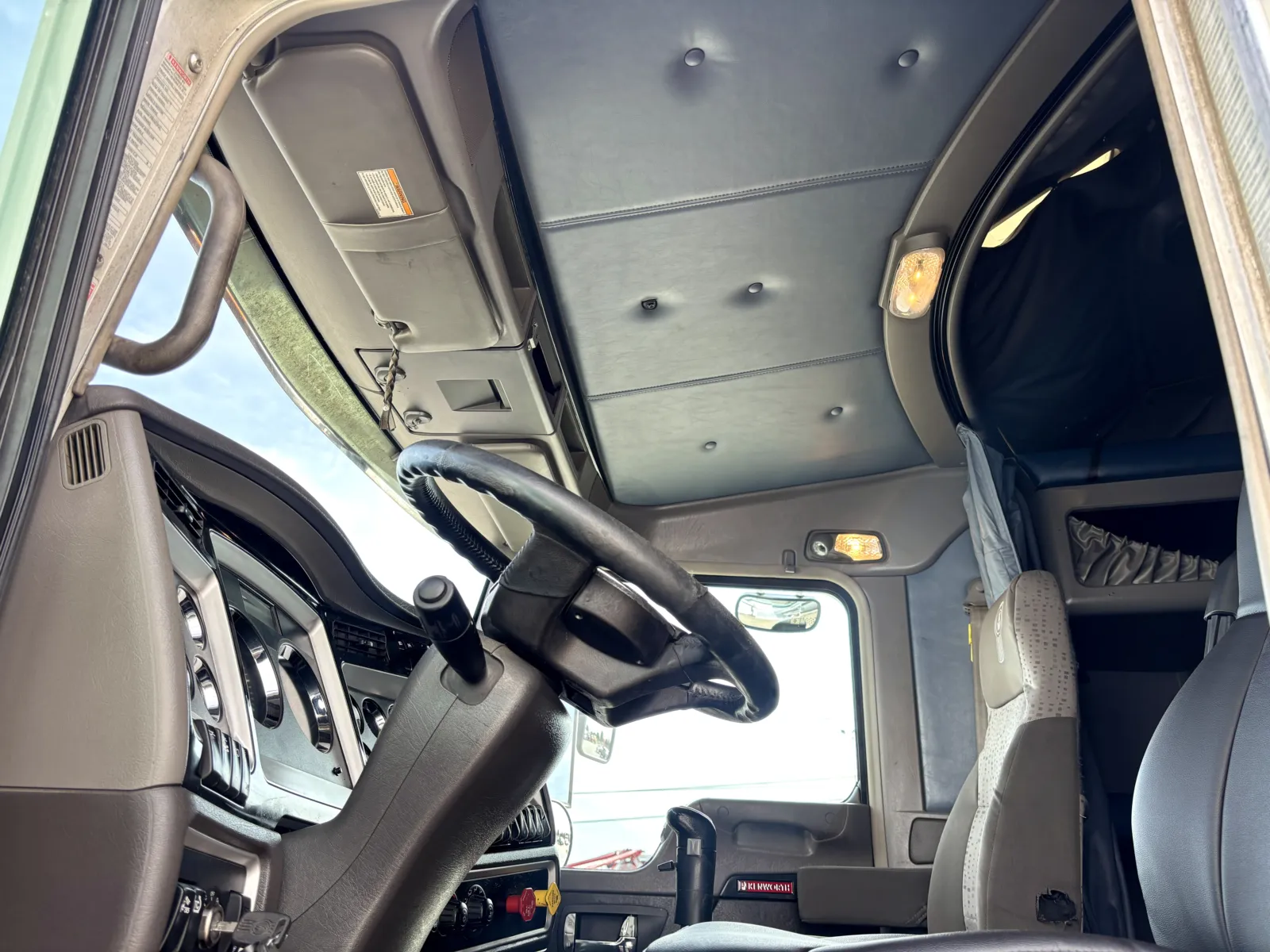 2020 Kenworth T800 — photo 14