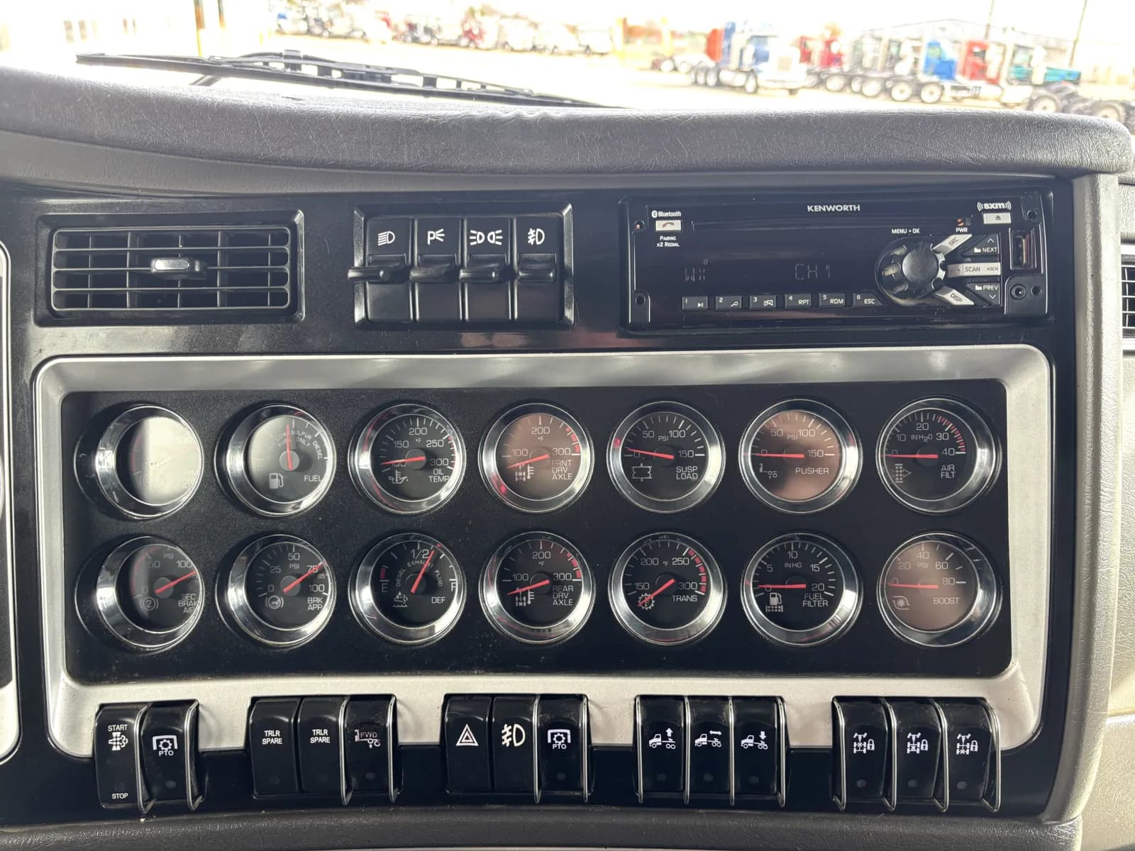 2020 Kenworth T800 — photo 18