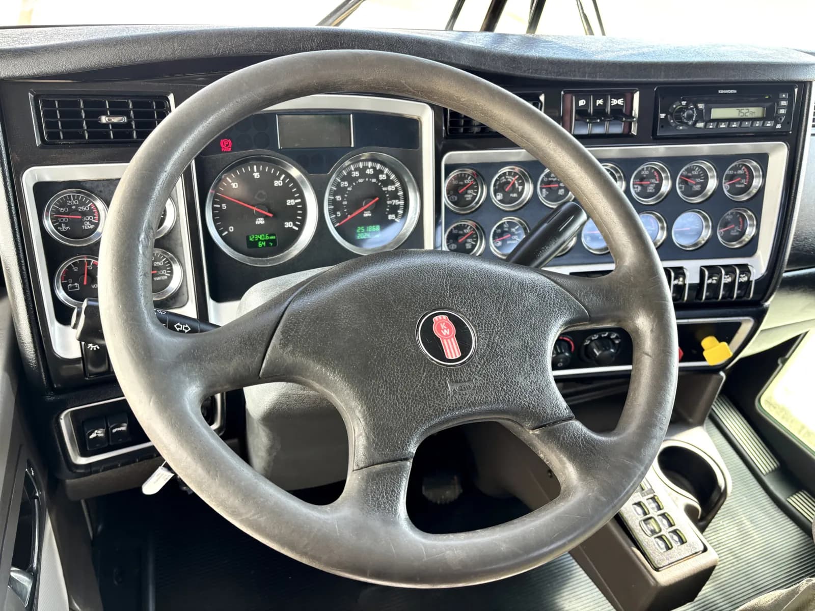 2012 Kenworth T800 — photo 16