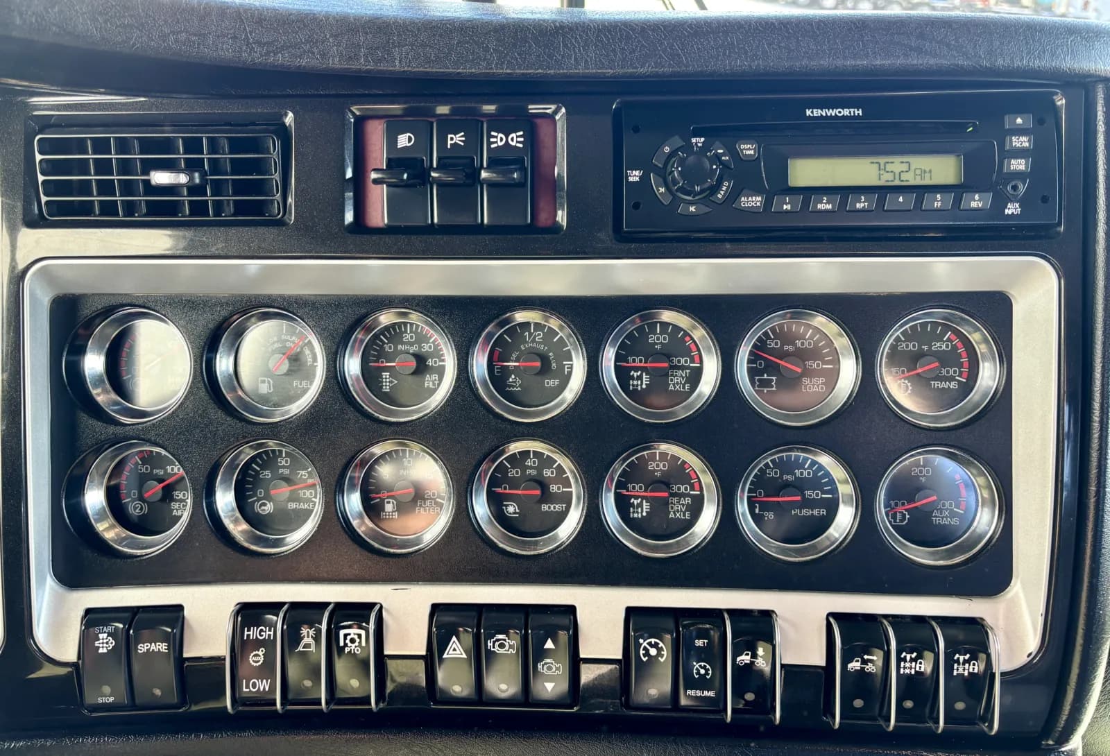 2012 Kenworth T800 — photo 18