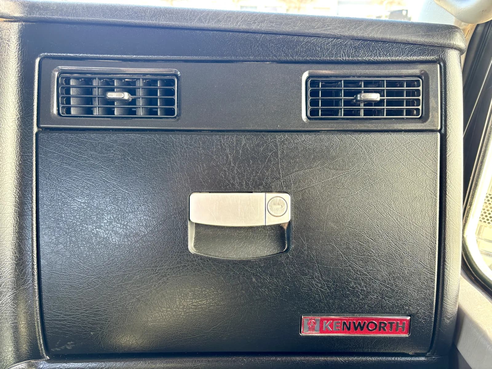 2012 Kenworth T800 — photo 19