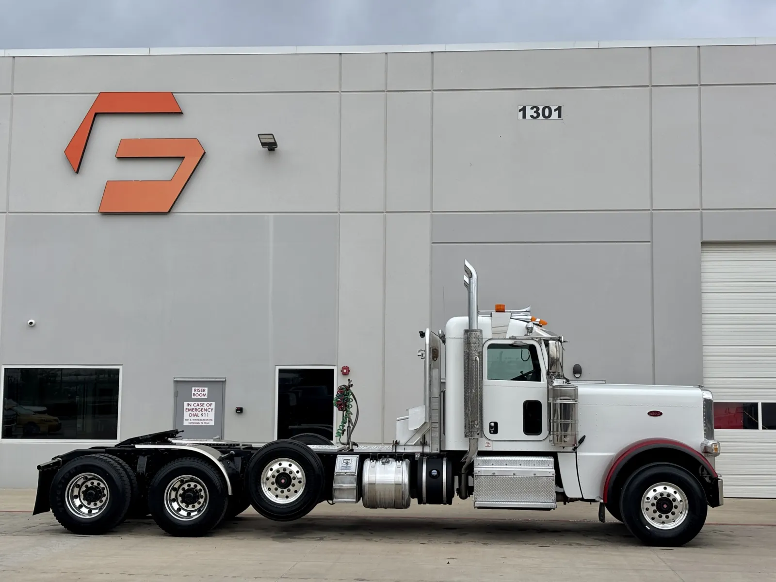 2017 Peterbilt 389 — photo 3