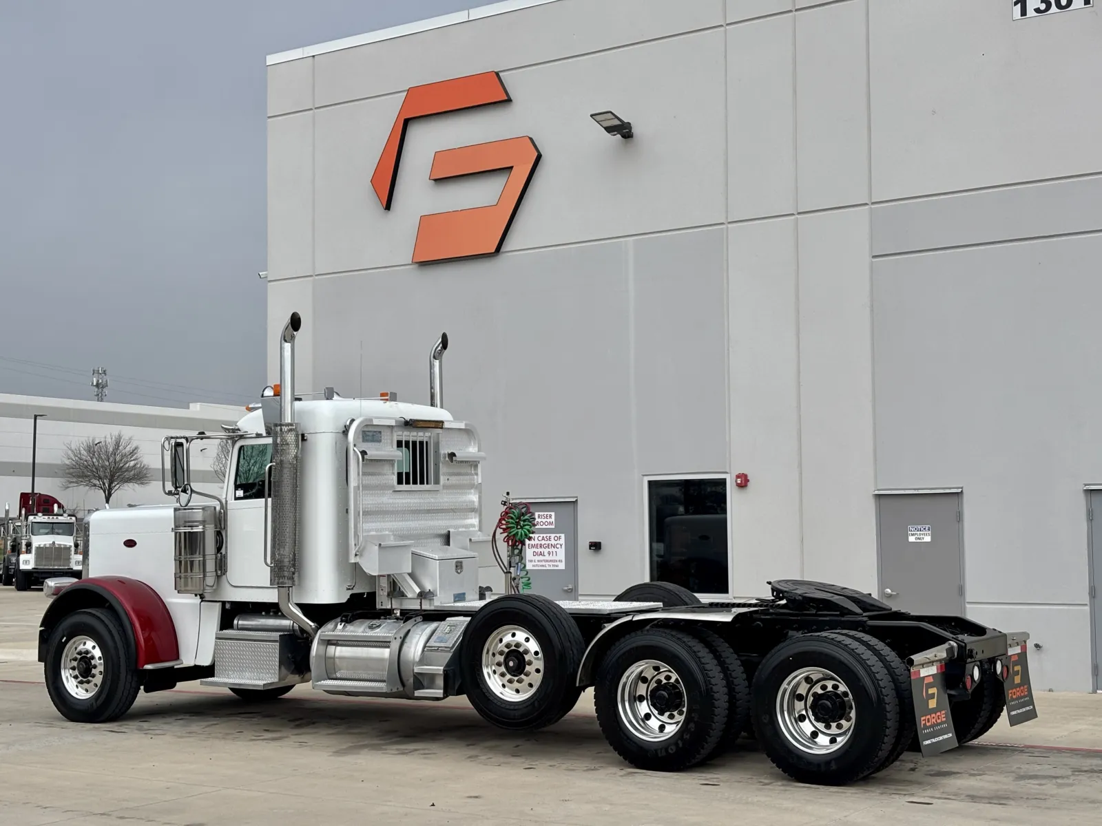 2017 Peterbilt 389 — photo 6