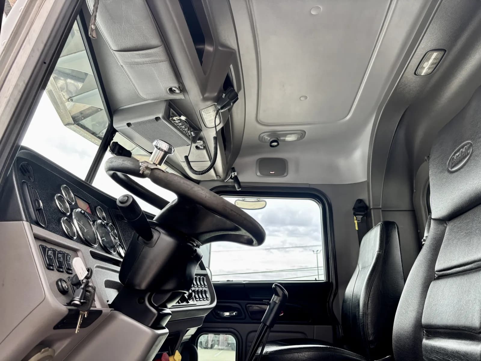 2017 Peterbilt 389 — photo 14