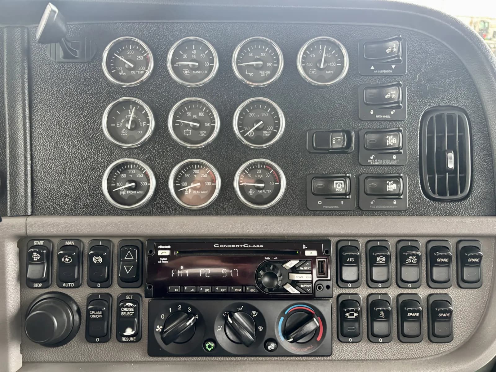 2017 Peterbilt 389 — photo 18