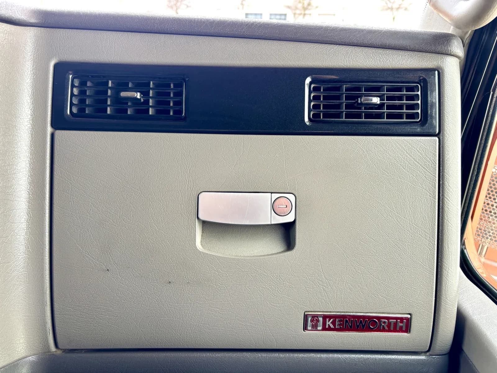 2012 Kenworth W900 — photo 19