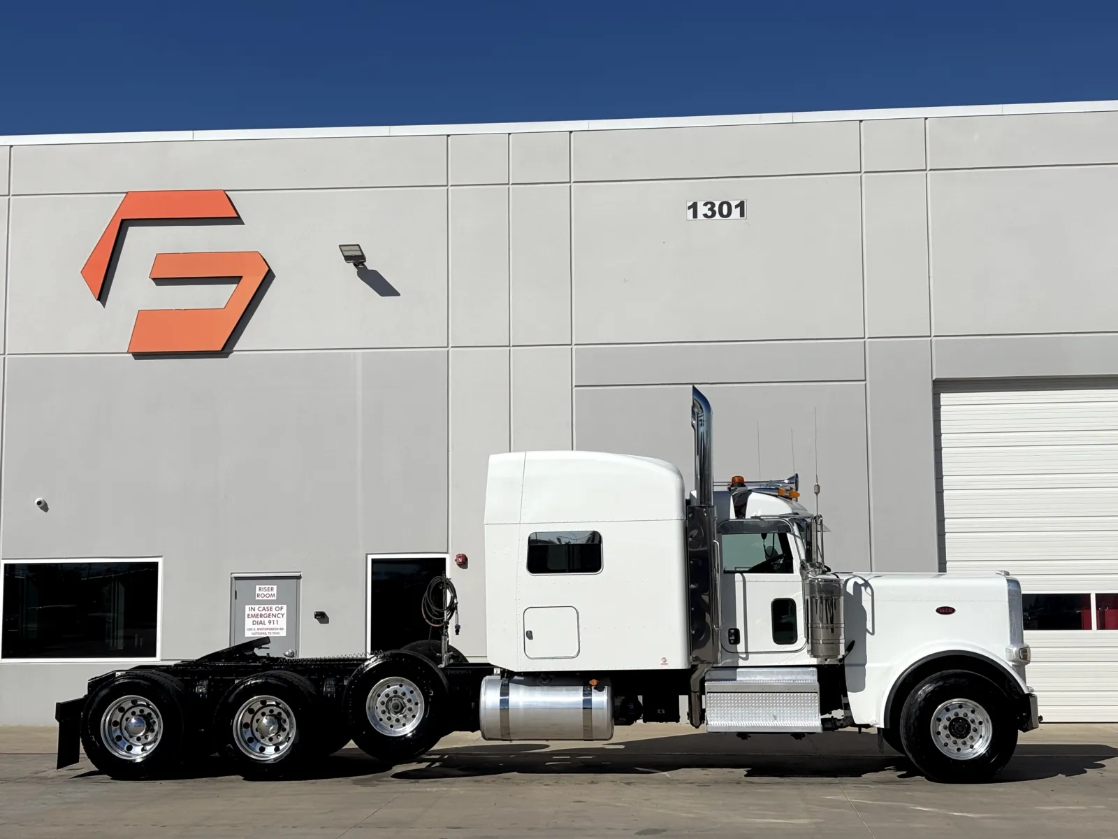 2022 Peterbilt 389 — photo 3