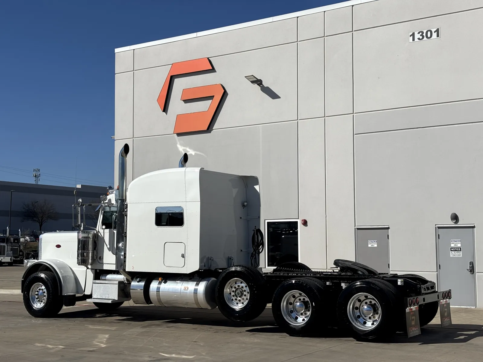 2022 Peterbilt 389 — photo 6