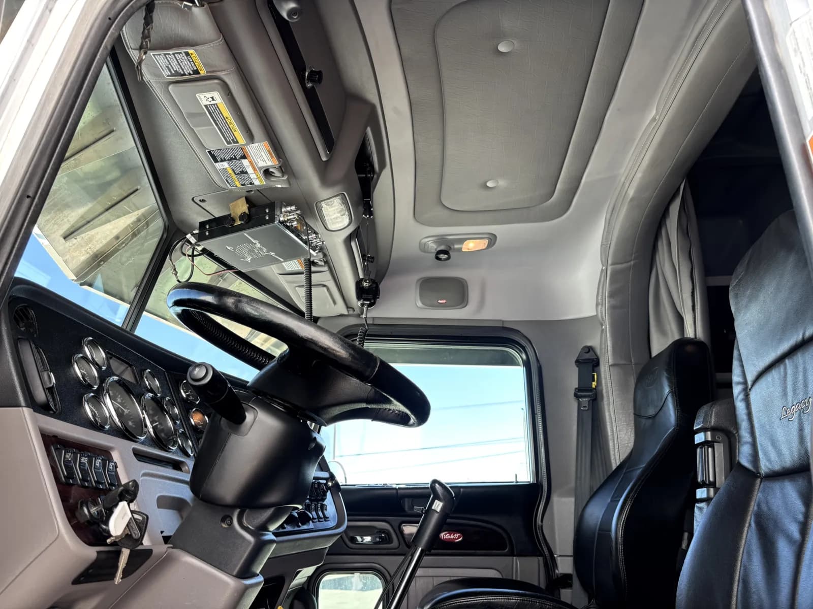 2022 Peterbilt 389 — photo 14