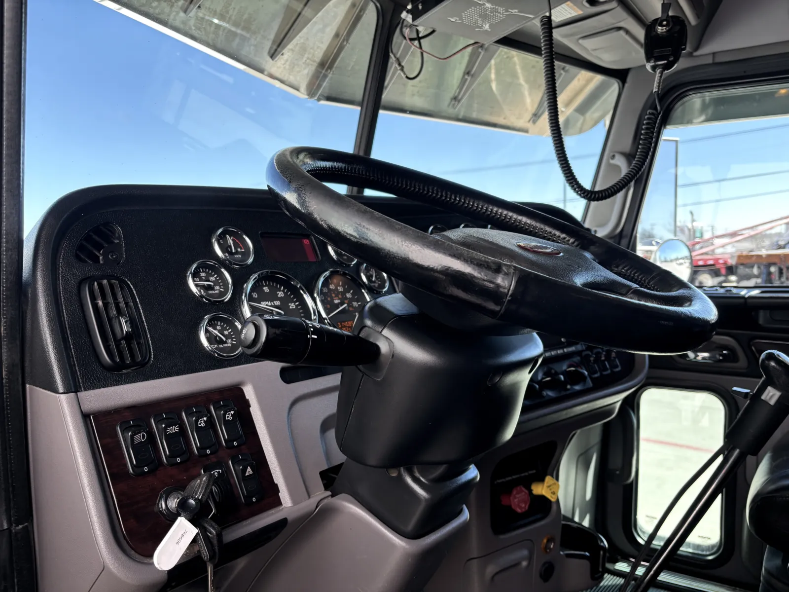 2022 Peterbilt 389 — photo 15