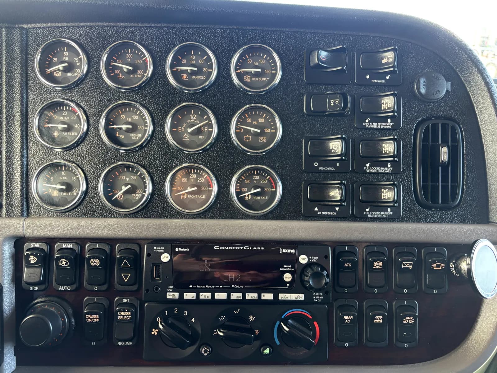 2022 Peterbilt 389 — photo 18