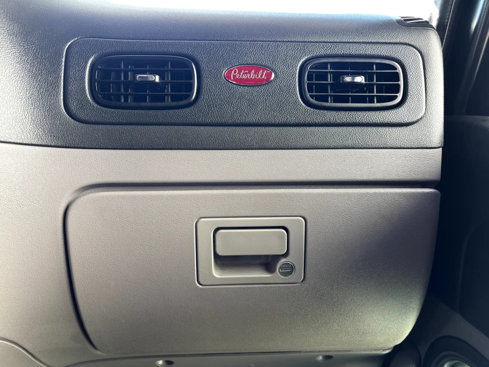 2022 Peterbilt 389 — photo 19