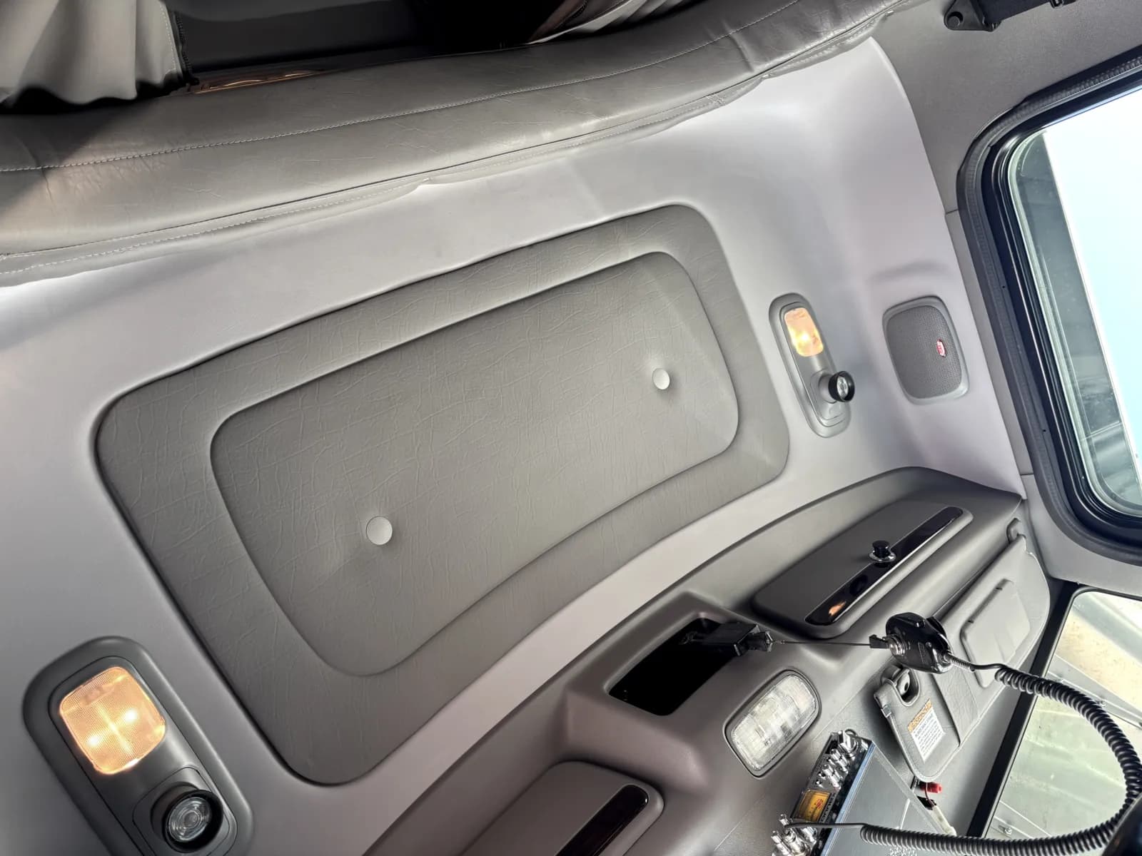 2022 Peterbilt 389 — photo 21