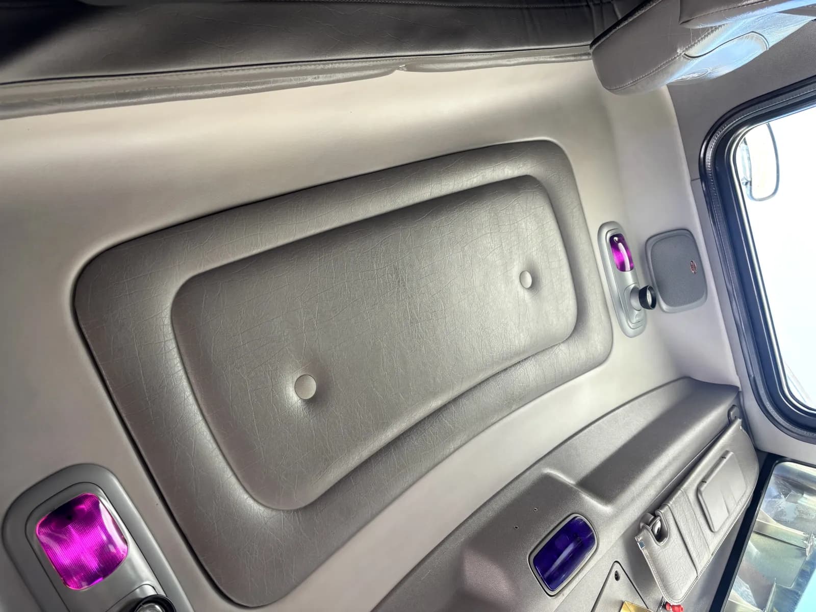 2016 Peterbilt 389 — photo 21