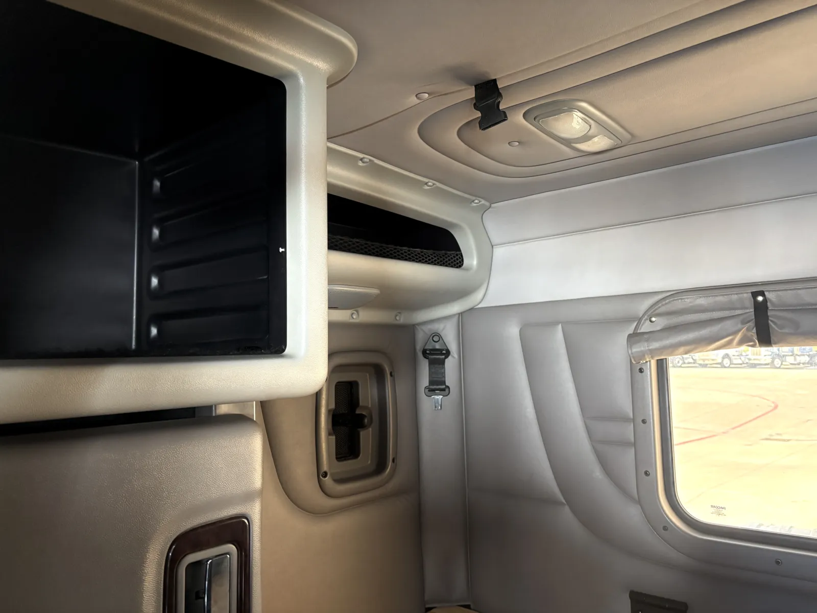 2016 Peterbilt 389 — photo 22