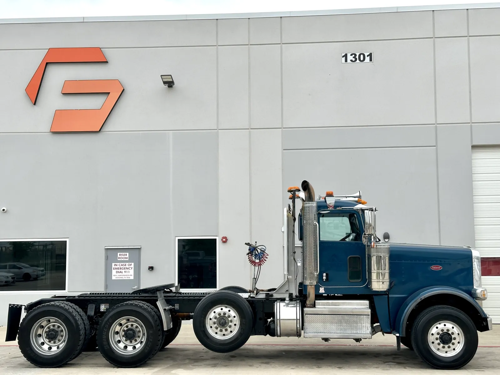 2022 Peterbilt 389 — photo 3