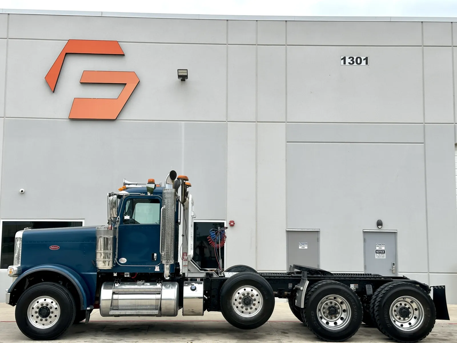 2022 Peterbilt 389 — photo 4