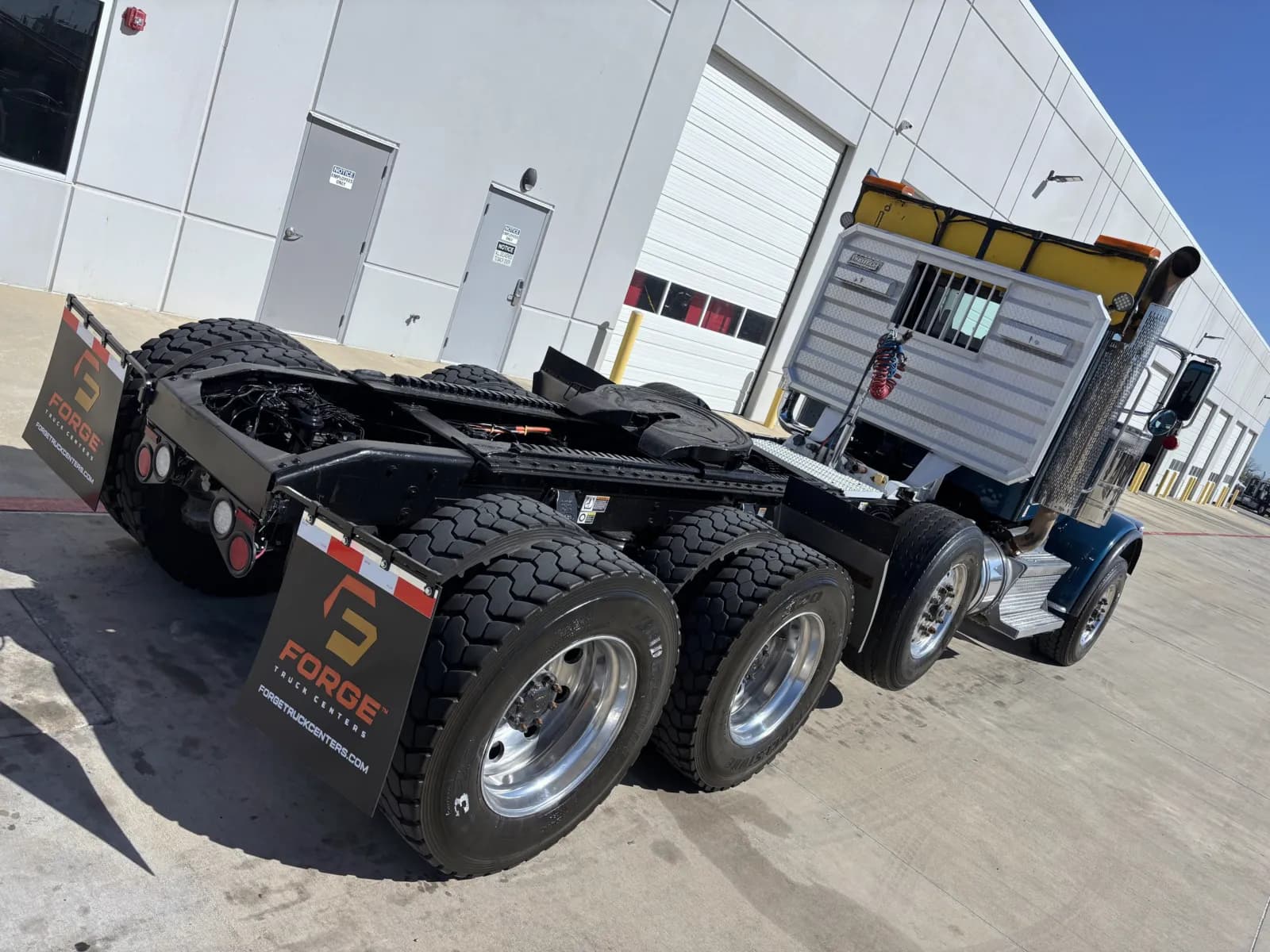 2022 Peterbilt 389 — photo 11