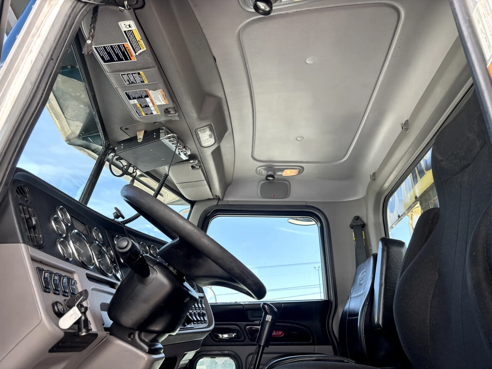 2022 Peterbilt 389 — photo 14