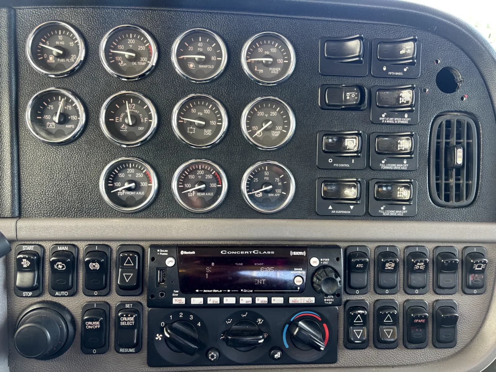 2022 Peterbilt 389 — photo 18