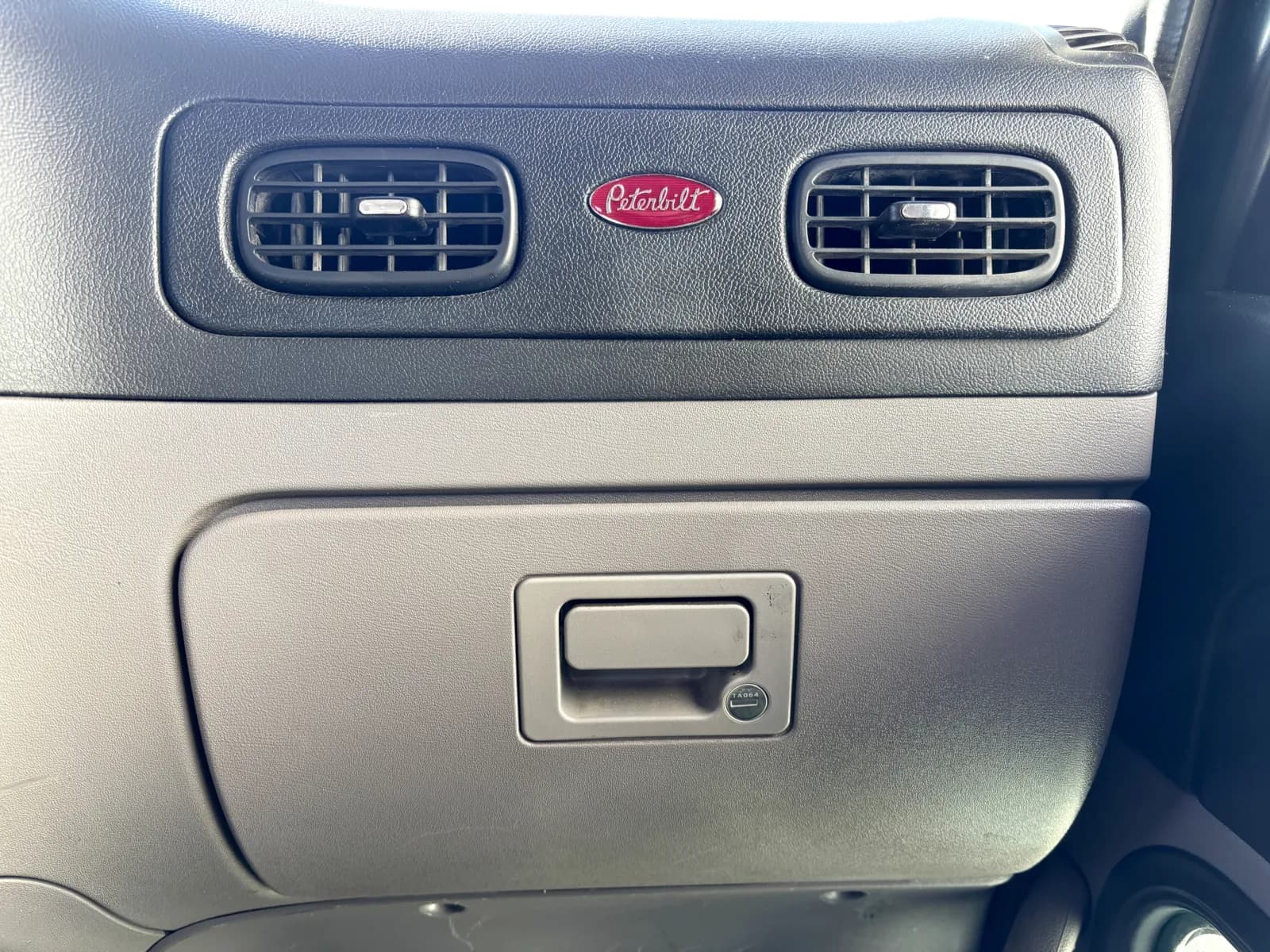 2022 Peterbilt 389 — photo 19