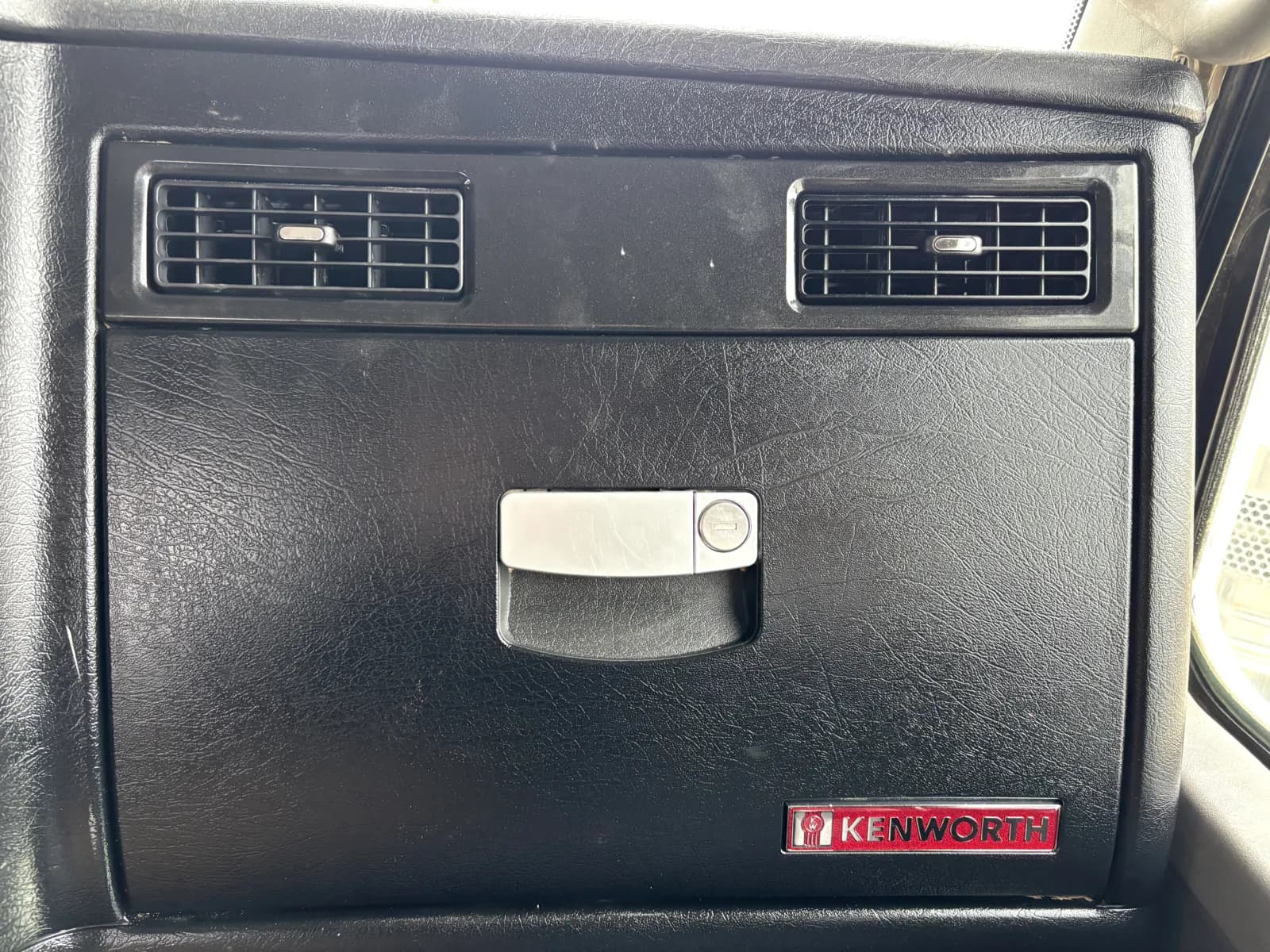 2013 Kenworth T800 — photo 19