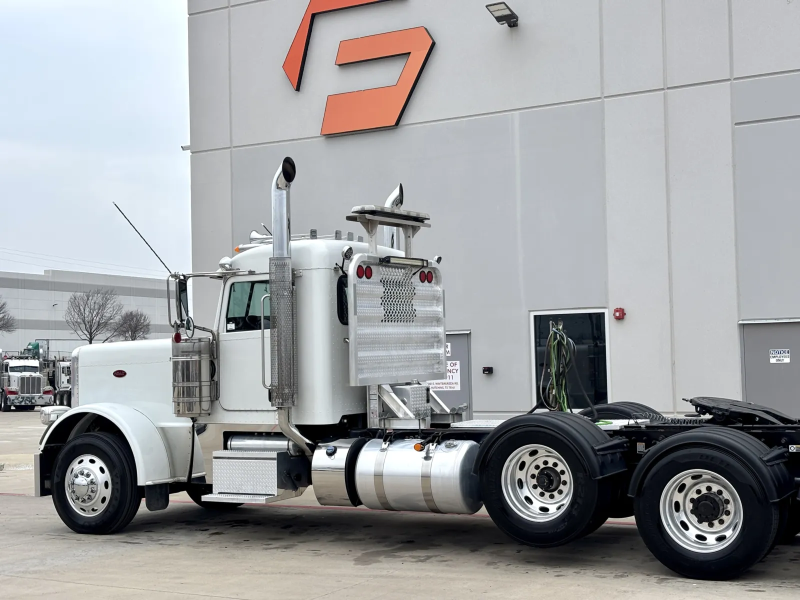 2023 Peterbilt 389 — photo 8