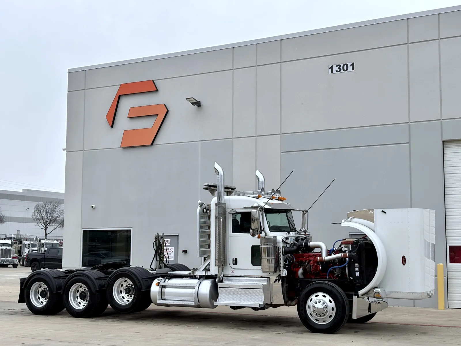 2023 Peterbilt 389 — photo 9