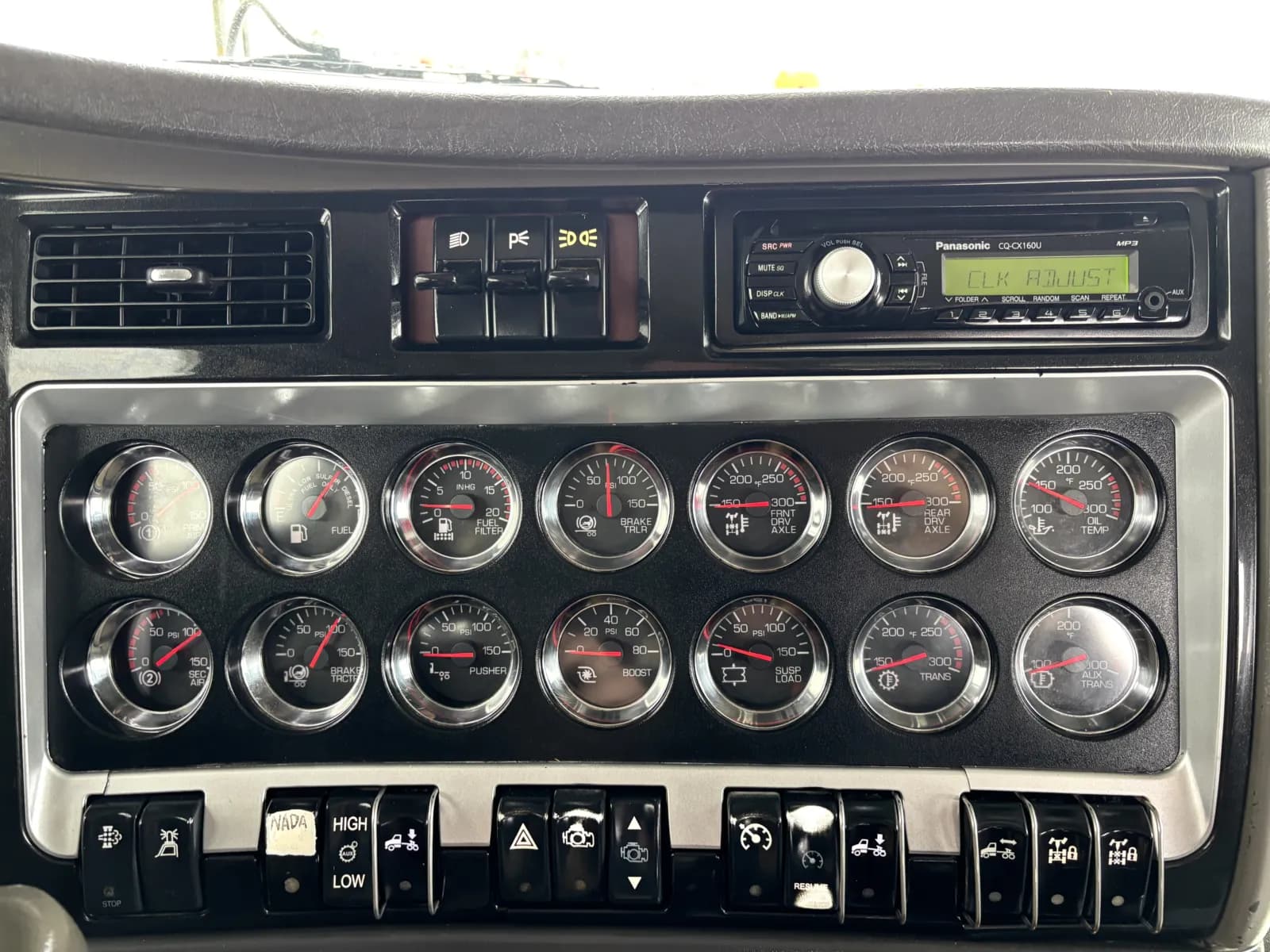 2009 Kenworth T800 — photo 18