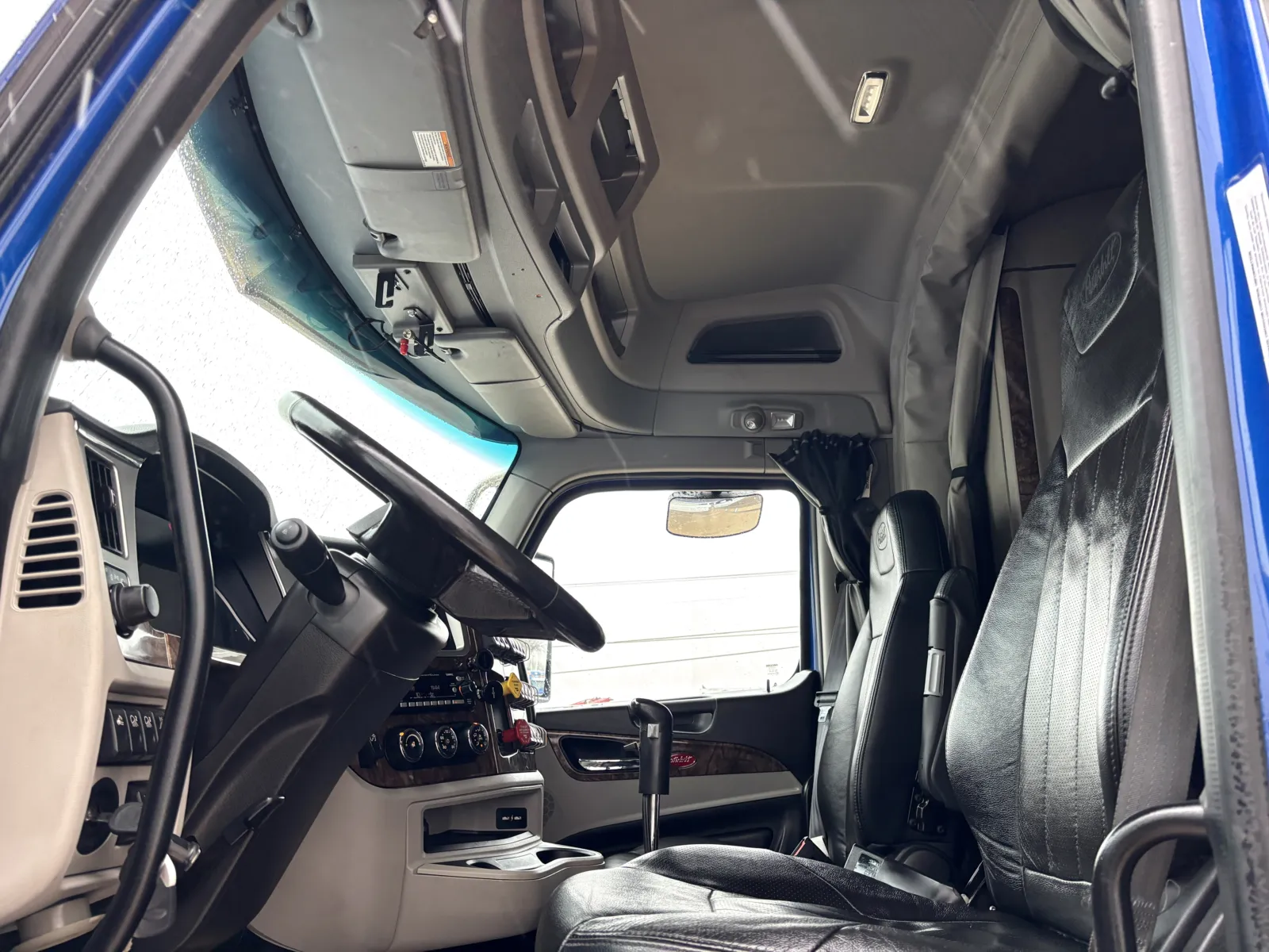 2025 Peterbilt 589 — photo 14