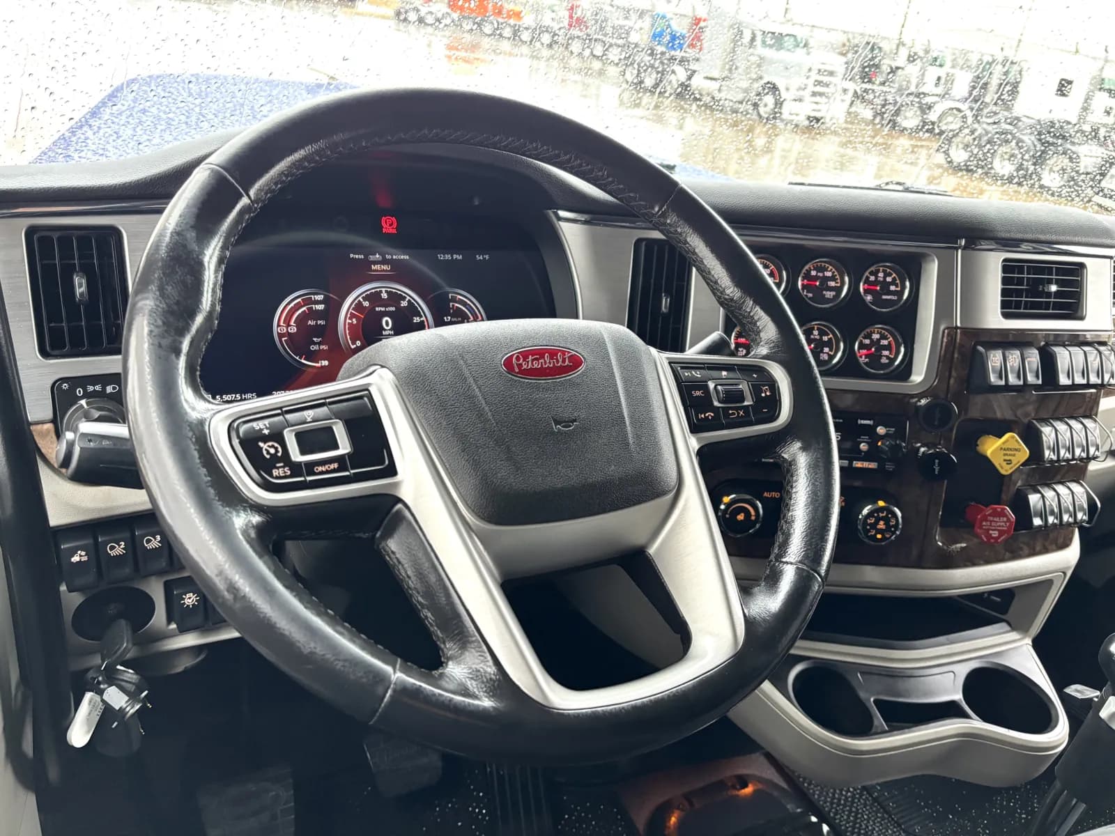 2025 Peterbilt 589 — photo 16