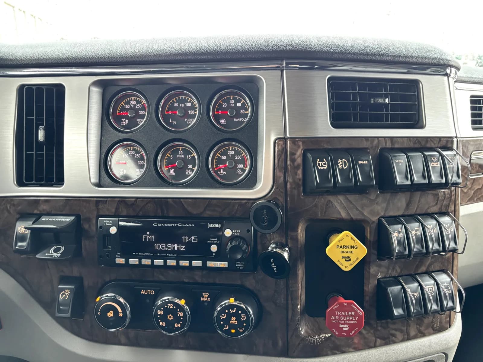 2025 Peterbilt 589 — photo 18