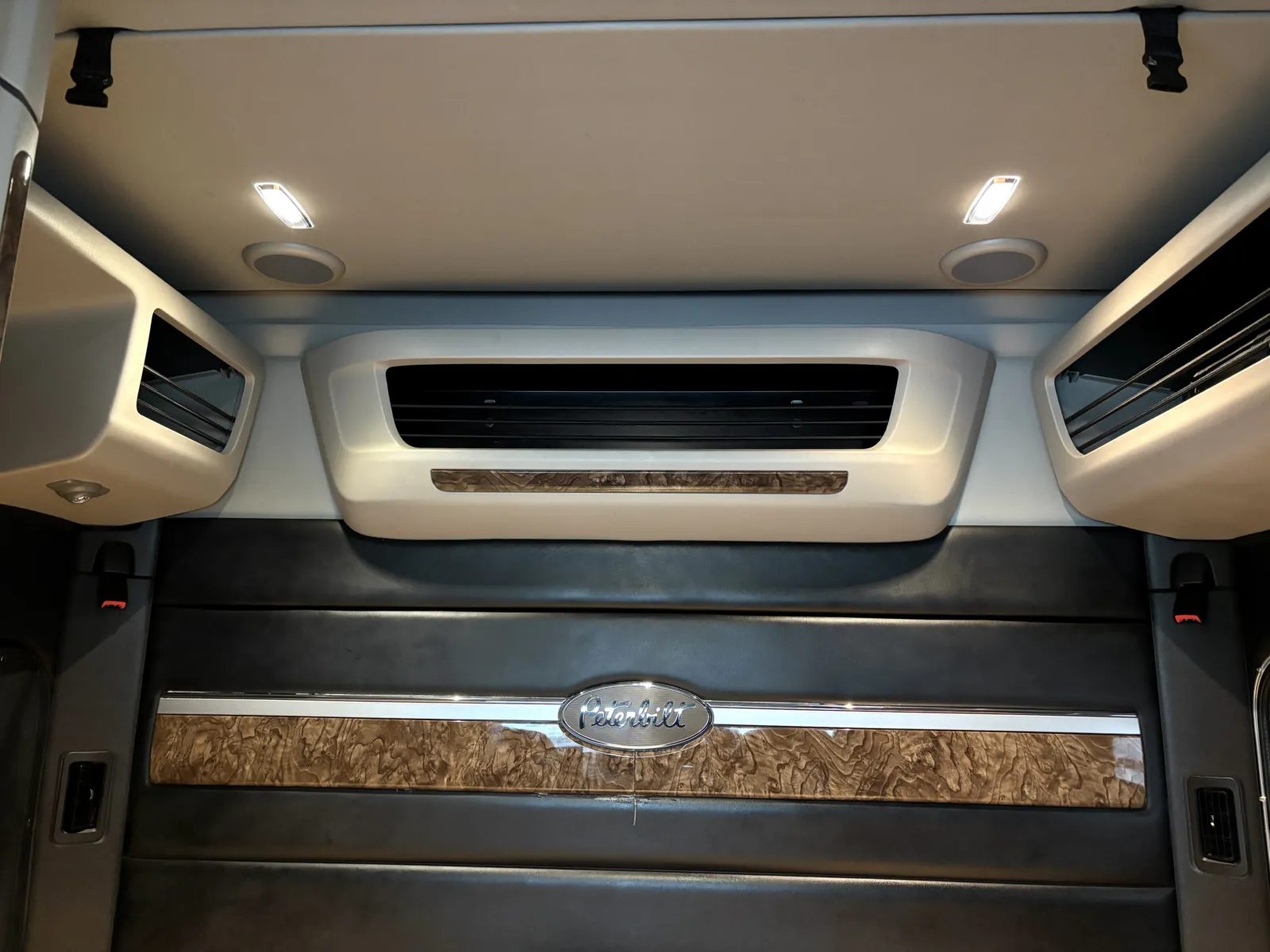 2025 Peterbilt 589 — photo 23