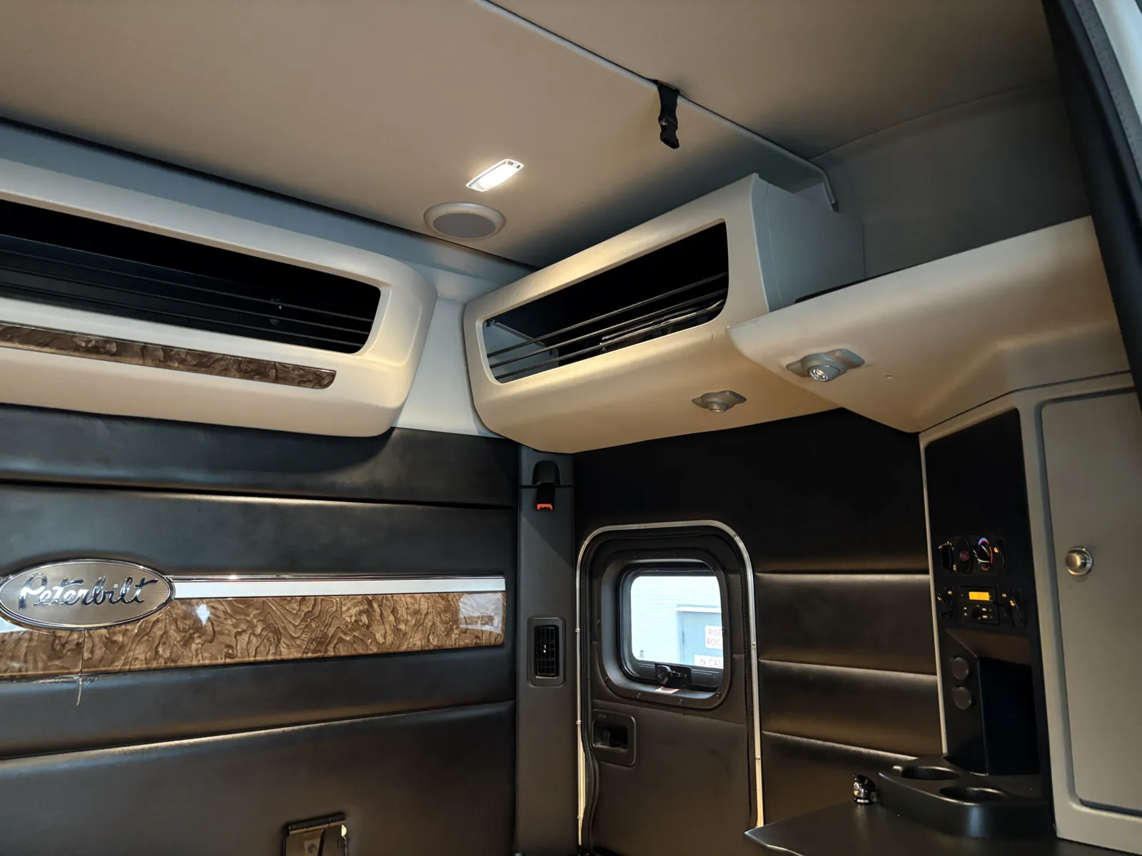 2025 Peterbilt 589 — photo 24