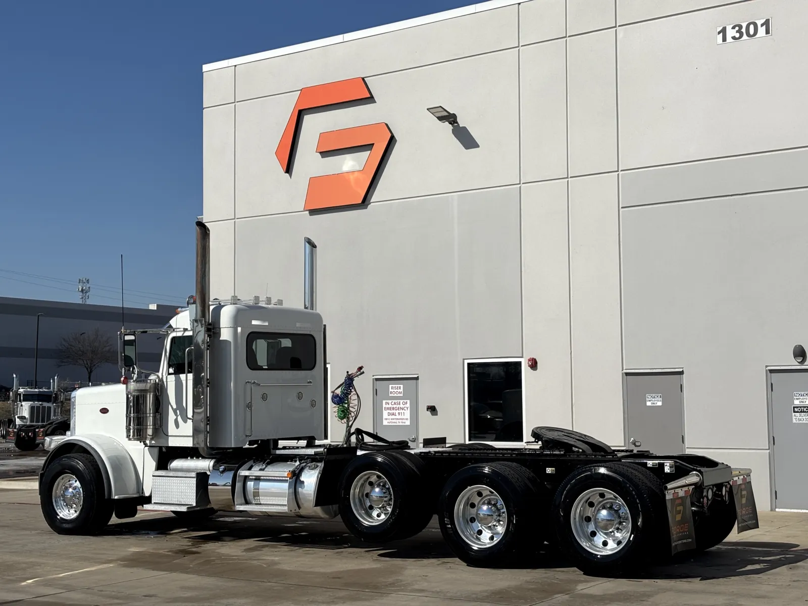 2023 Peterbilt 389 — photo 6
