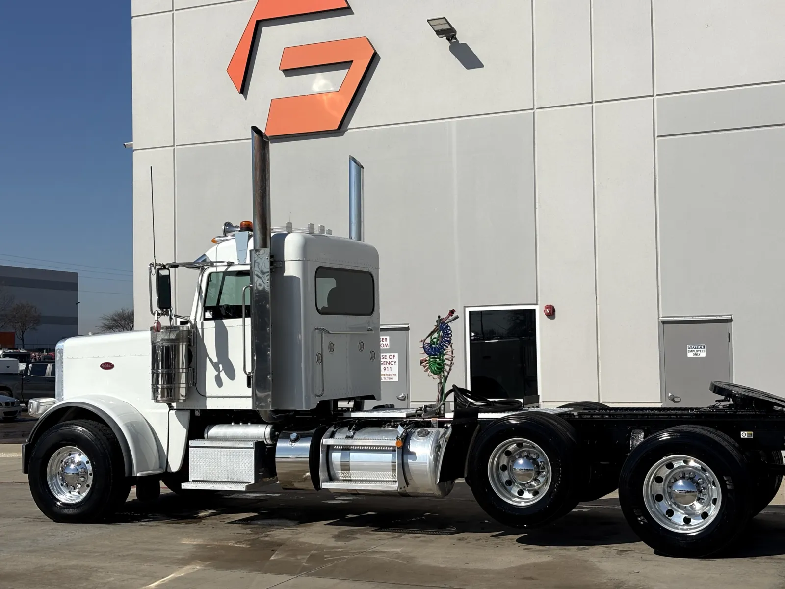 2023 Peterbilt 389 — photo 8