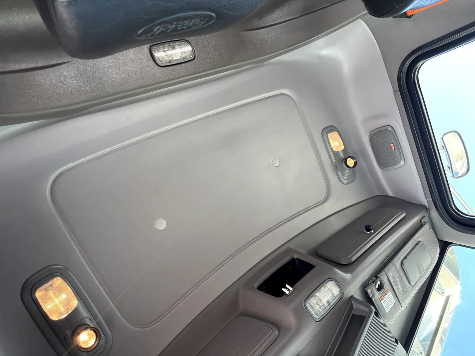 2023 Peterbilt 389 — photo 21