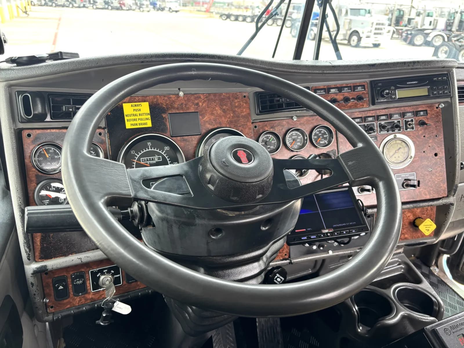 2005 Kenworth T800 — photo 16