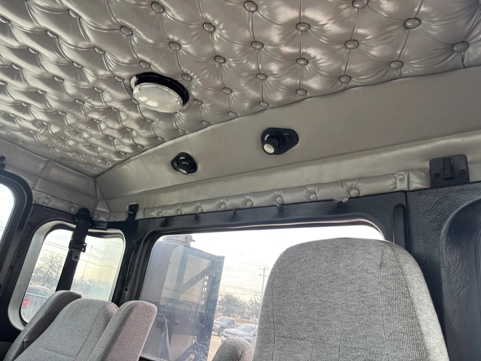 2005 Kenworth T800 — photo 18