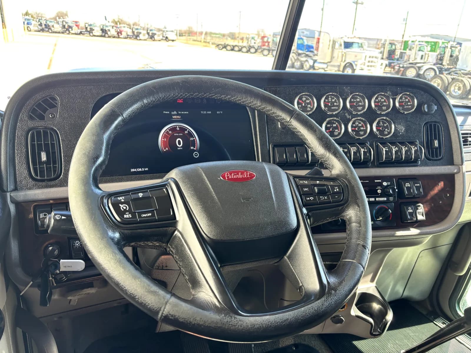 2024 Peterbilt 389 — photo 16