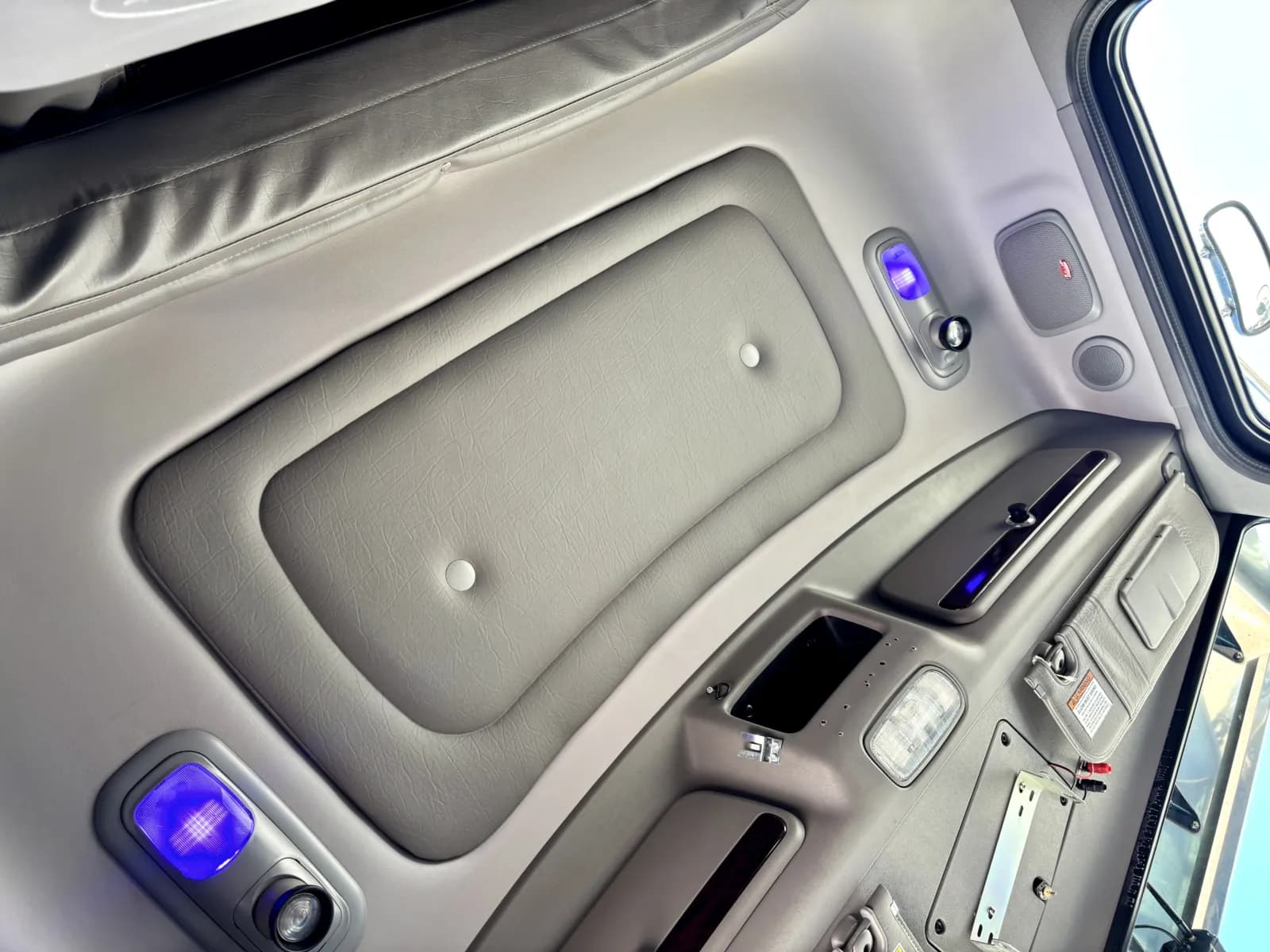 2024 Peterbilt 389 — photo 21