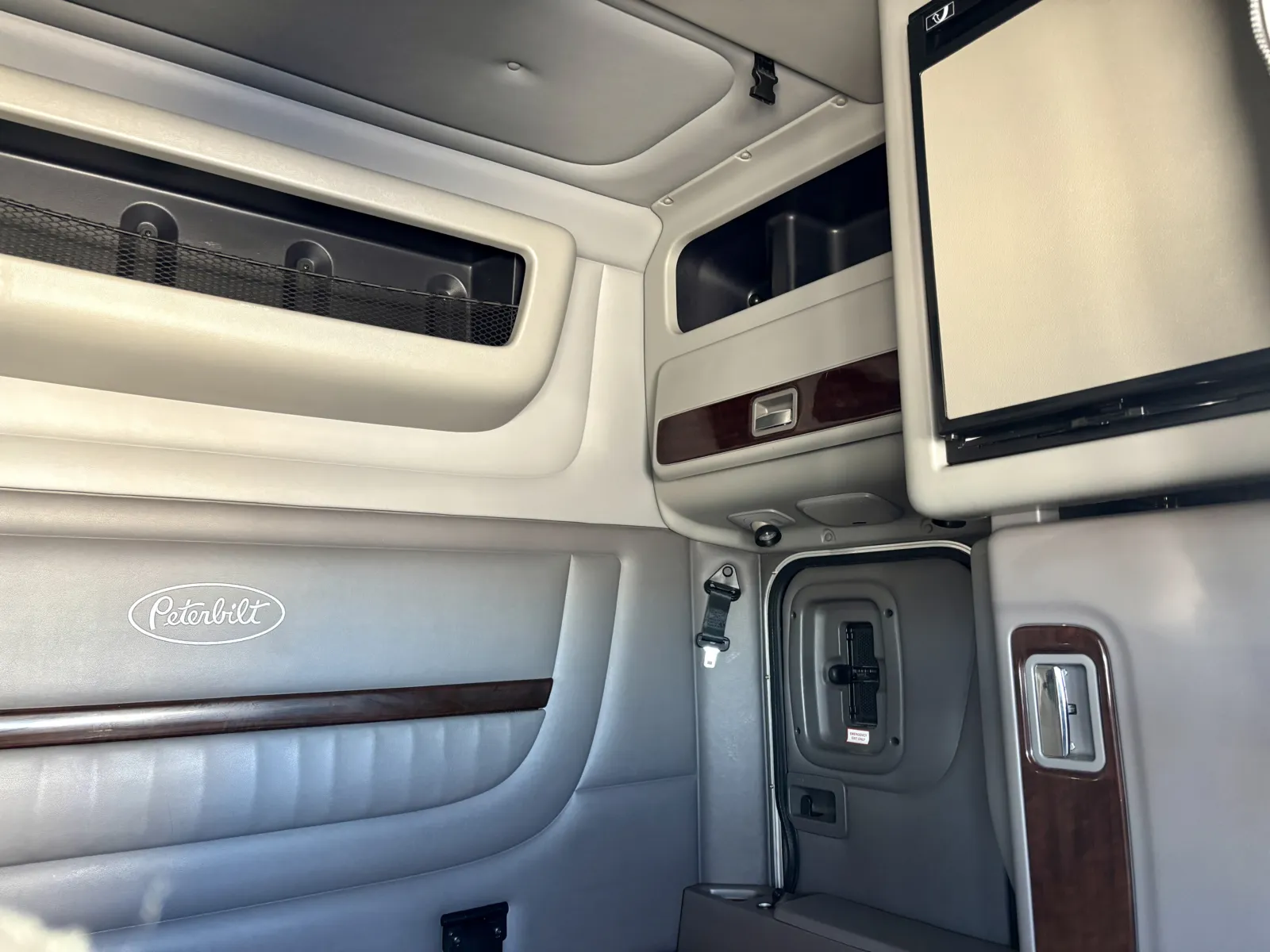 2024 Peterbilt 389 — photo 24