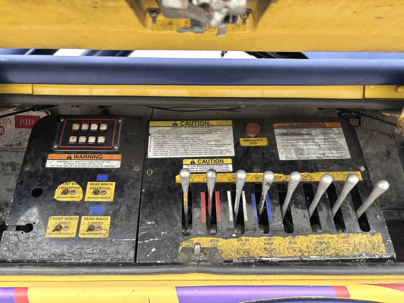 2010 Kenworth T800 — photo 13