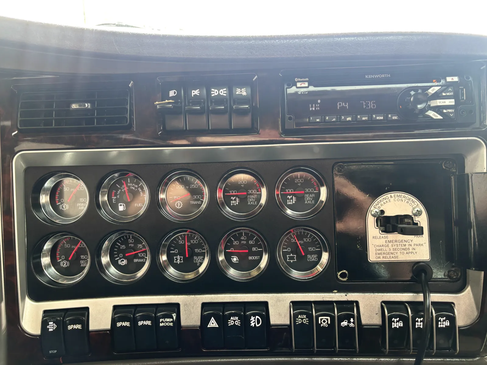 2010 Kenworth T800 — photo 21