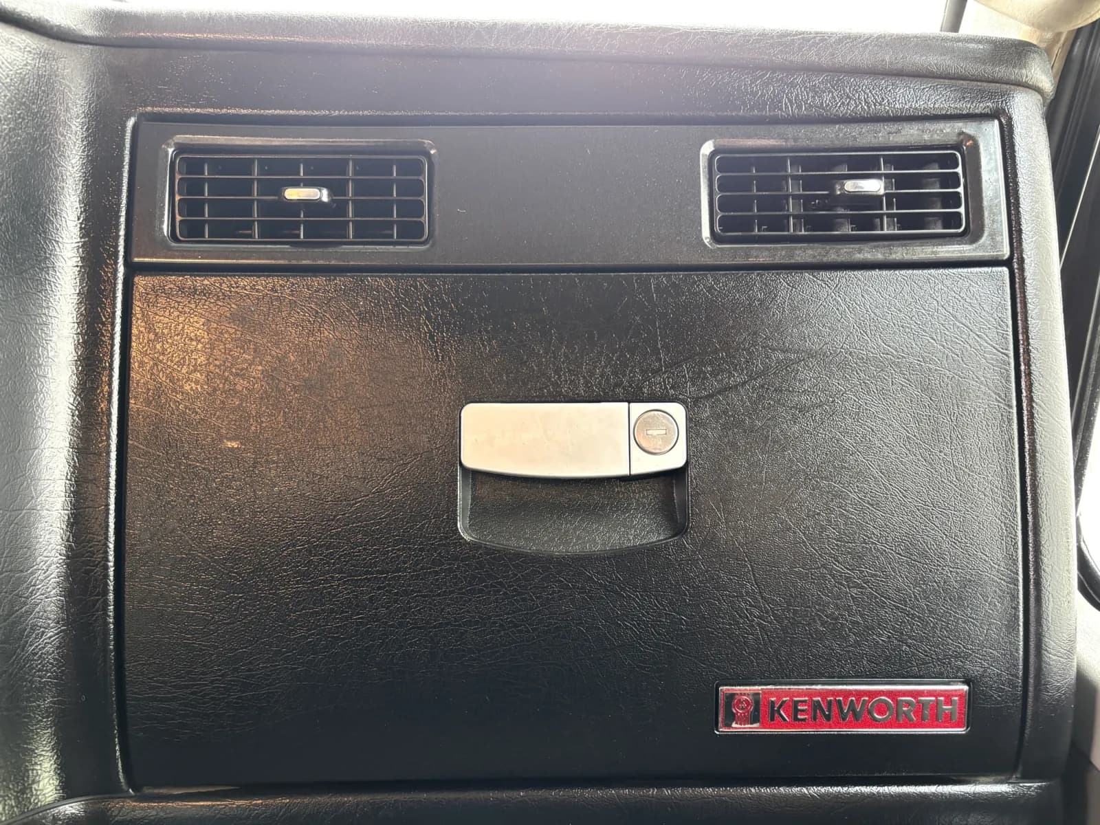 2015 Kenworth T800 — photo 19