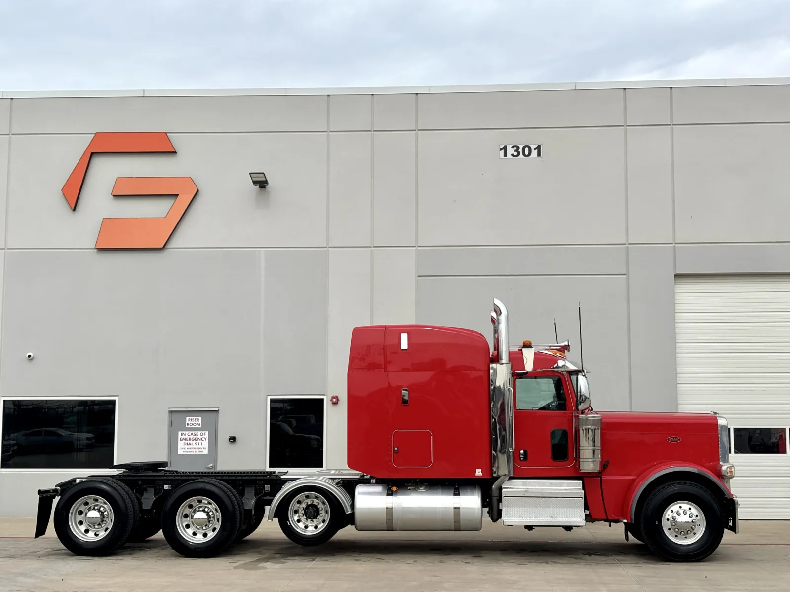 2024 Peterbilt 389 — photo 3