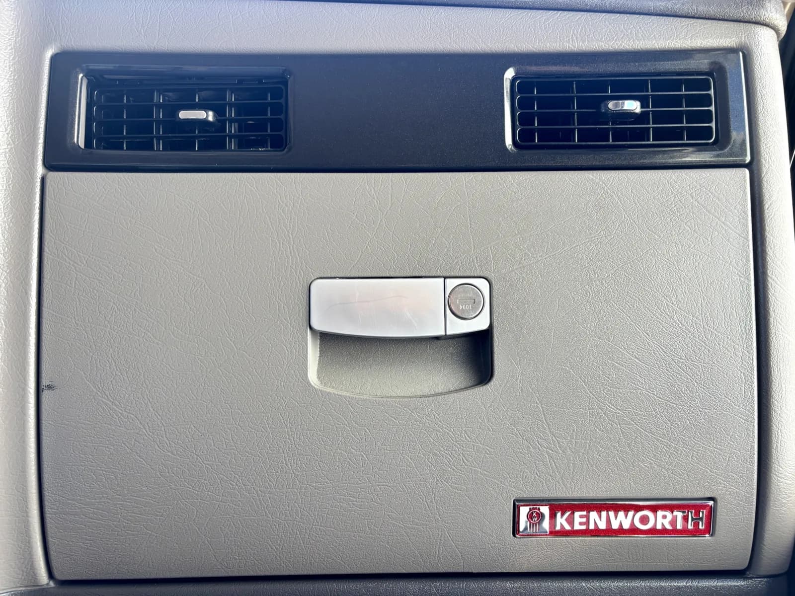 2018 Kenworth T800 — photo 18